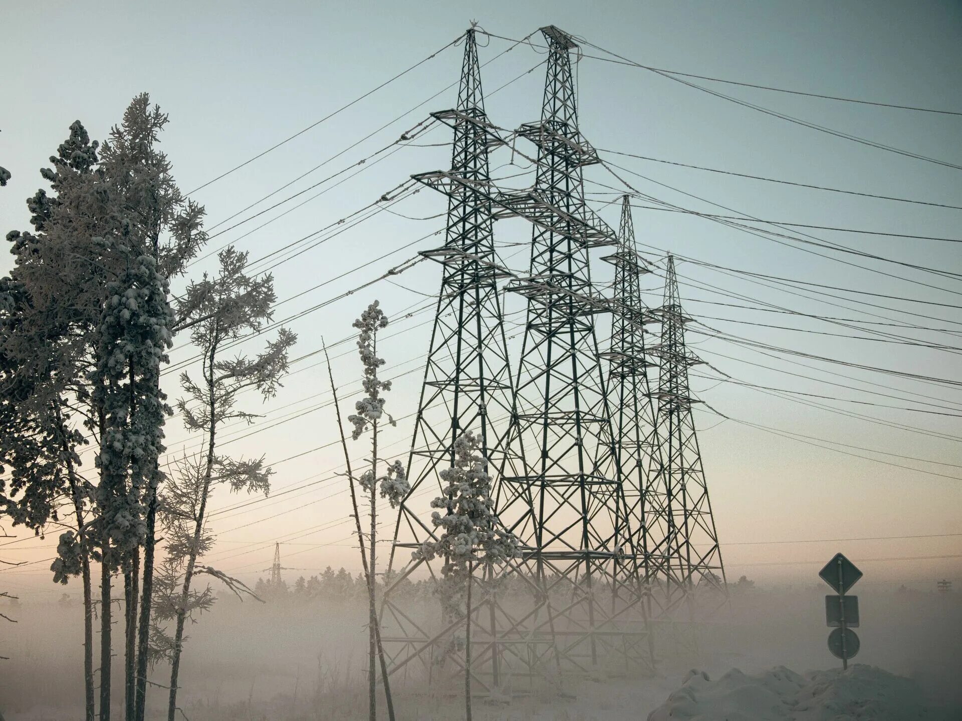 Речка синяя якутия. Арктическая ветряная электростанция в тикси. Город якутск 2020. Энергия саха якутия. Сэс батагай.