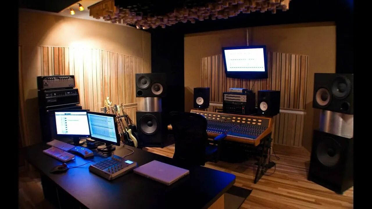 Контрол рум студия звукозаписи. Музыкальная студия. Стол для студии звукозаписи. Дизайн студии звукозаписи.