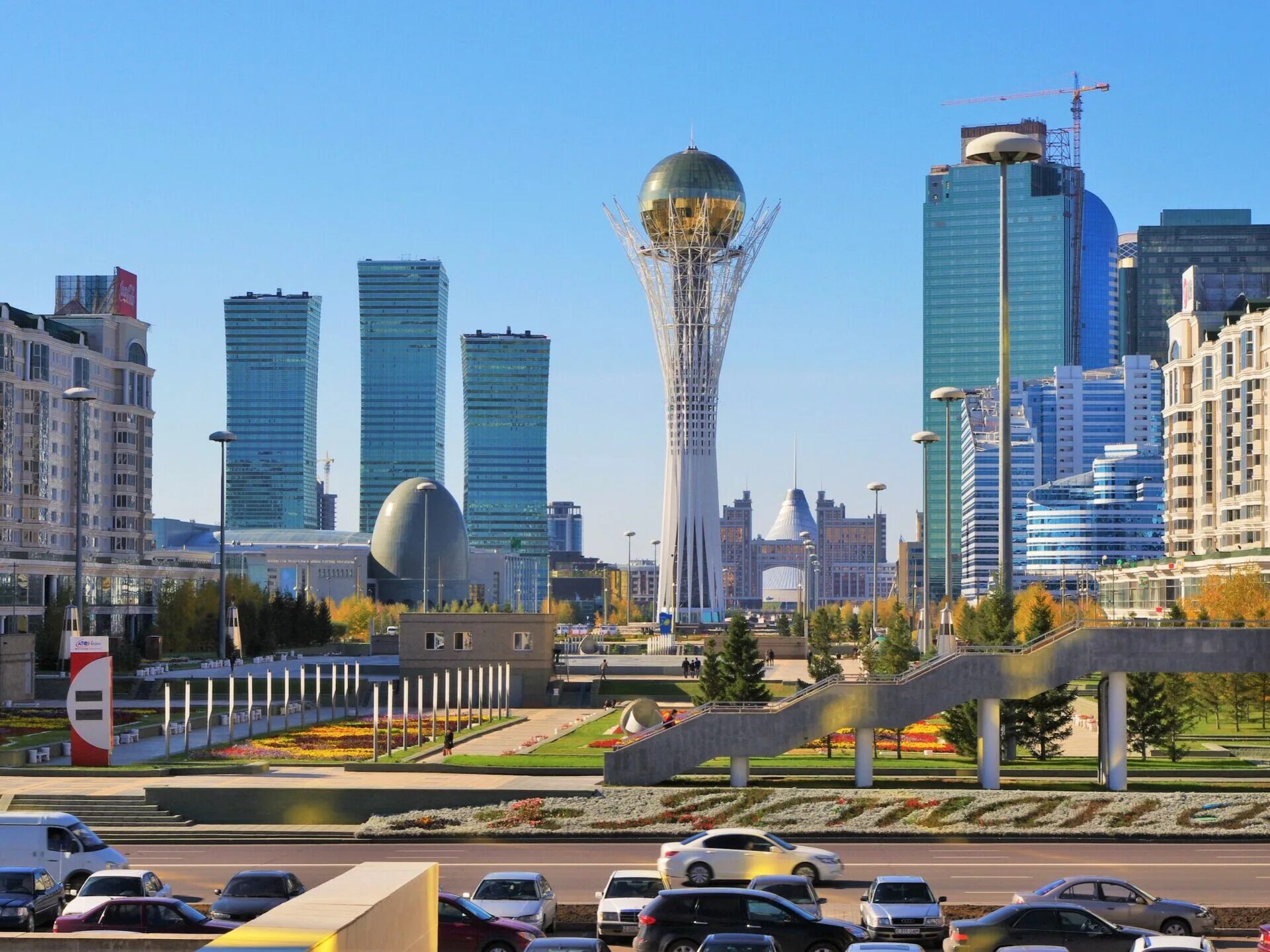 Бульвар Нуржол Астана. Столица Казахстана 2022.