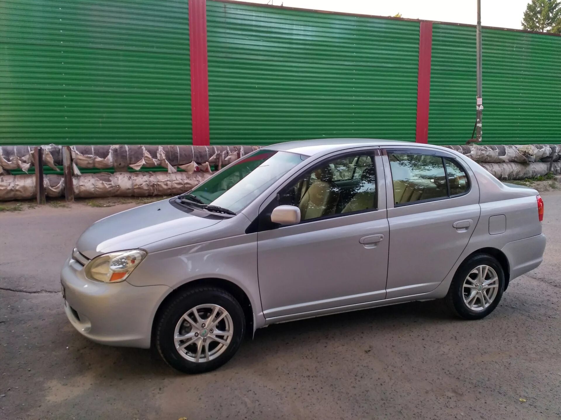 Купить тойоту плац. Toyota Platz. Toyota Platz 2012. Тойота Платц 1.0. Платц Тойота Платц.