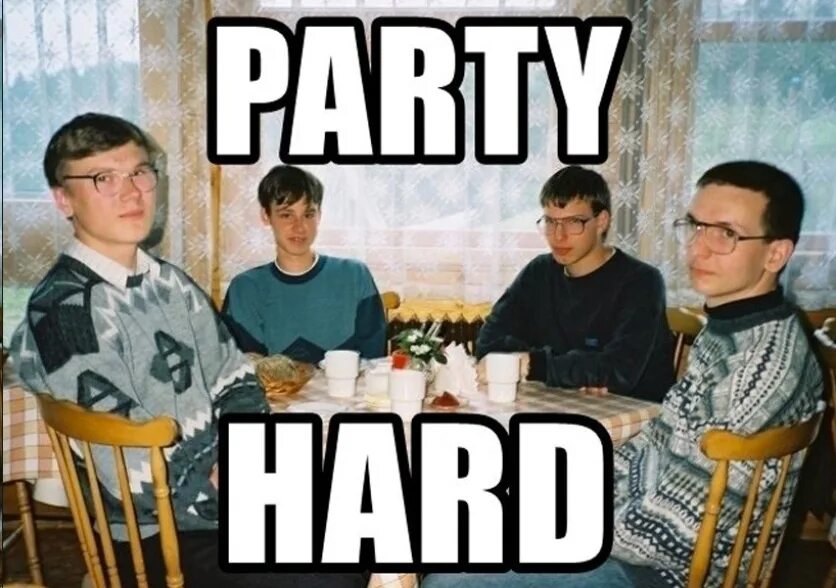 Я здесь чтобы испортить вам пати. Вечеринка Мем. Мемы про вечеринки. Party hard Мем. Вечеринка программистов Мем.