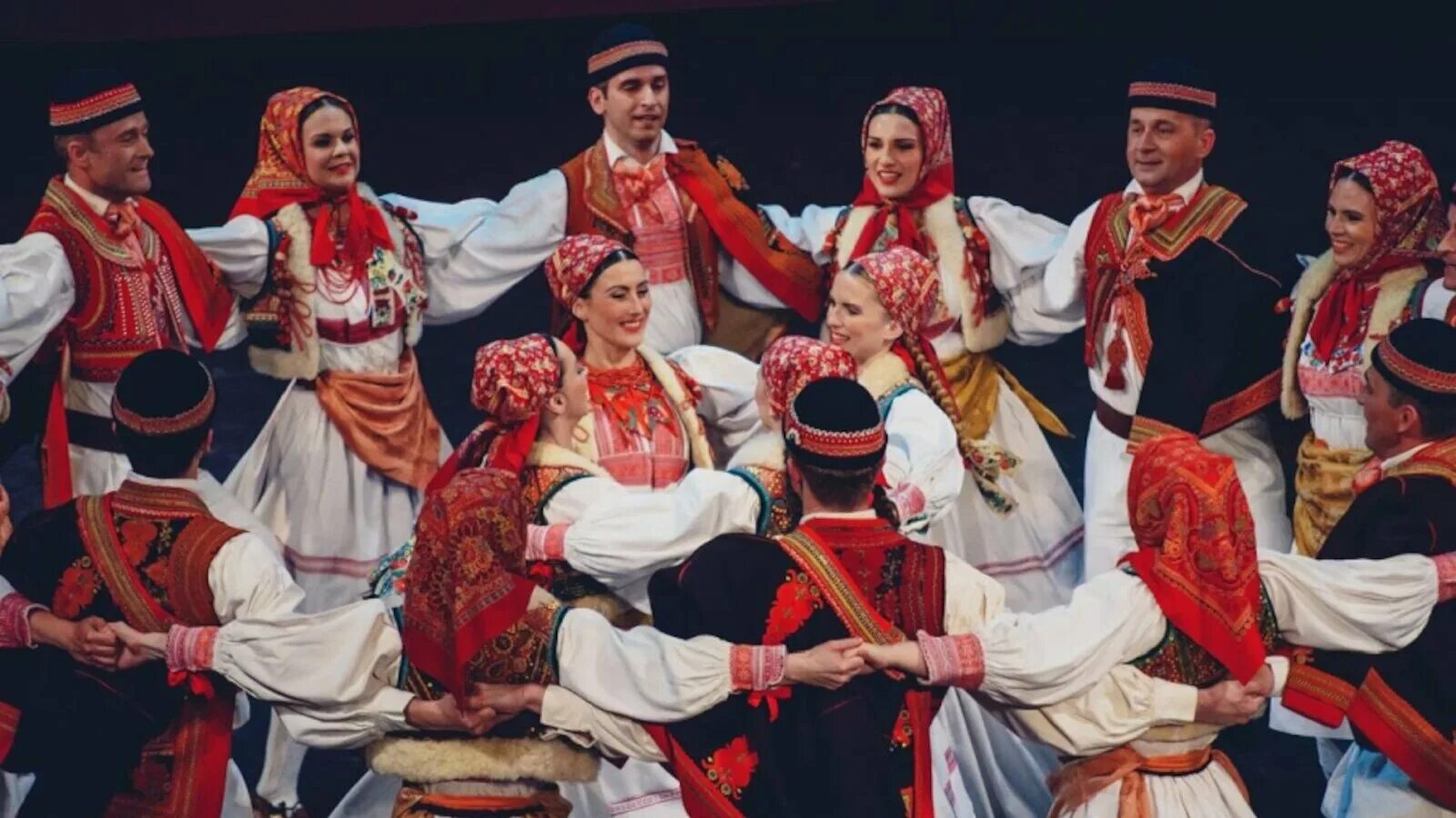 Сербский народный танец. Национальная одежда хорватов. Хорватский национальный костюм. Хорваты одежда. Хорватия национальные традиции.