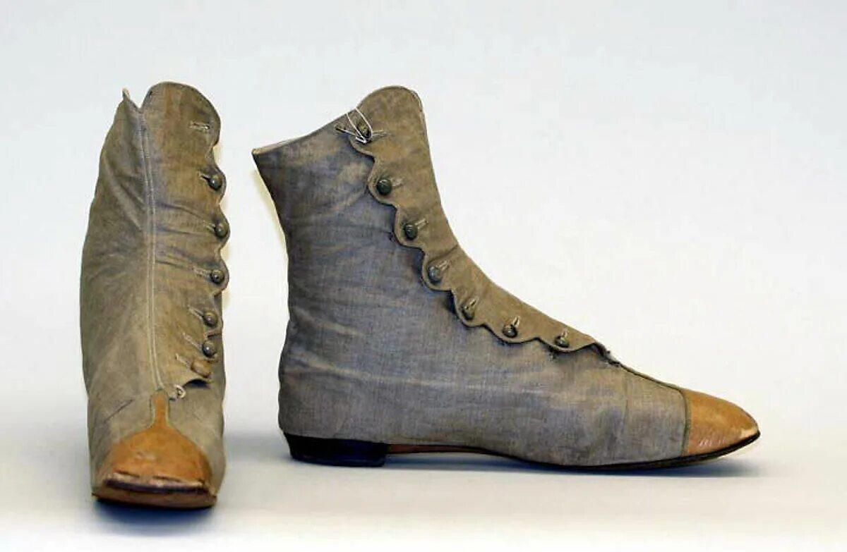 Обувь 15 век европа. Готланд обувь 10 век. Сапоги средневековые реконструкции. Какую обувь не носили москвичи в средневековье. Пулены средневековая обувь.