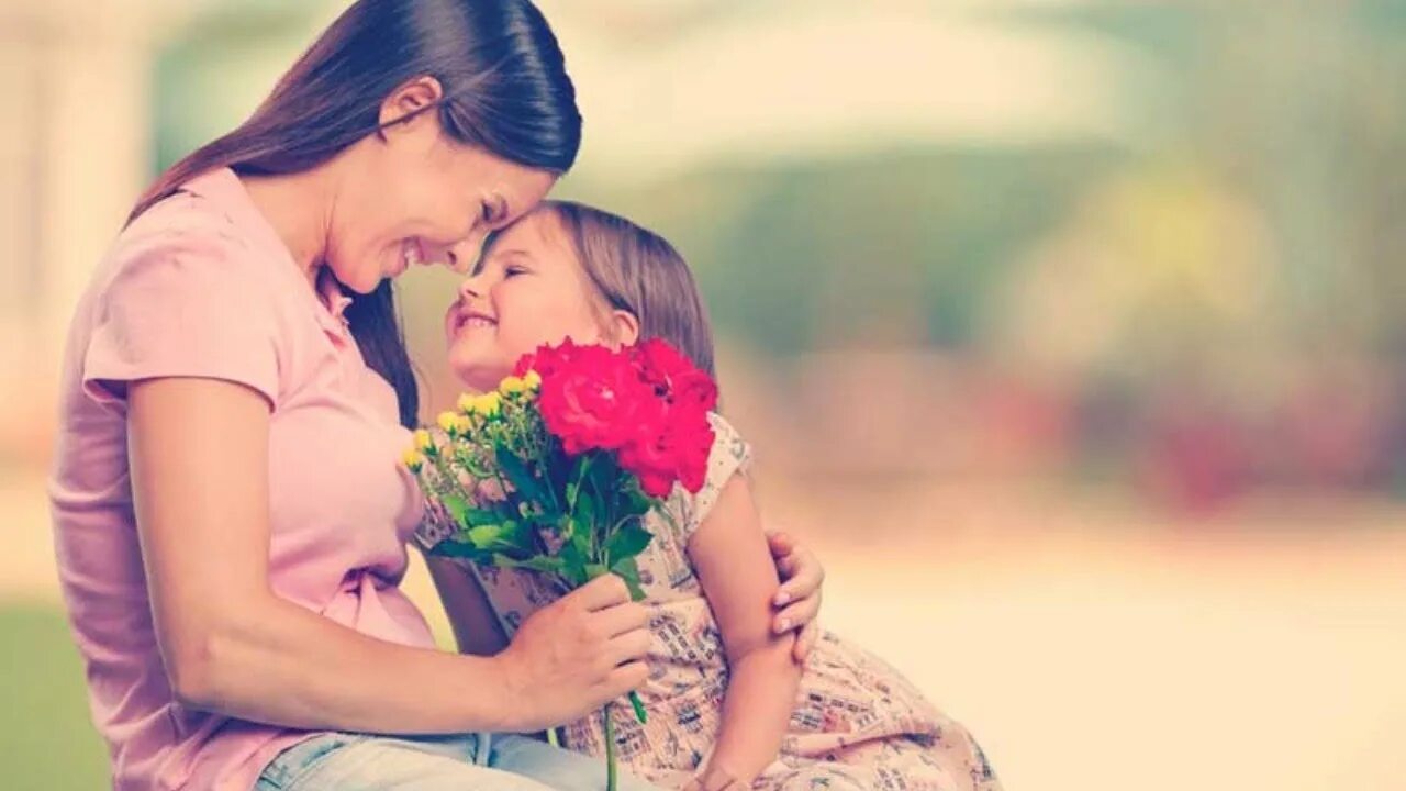 Dia la. Dia la. Dia la. En este dia de las madres перевести на русский. День матери во франции.