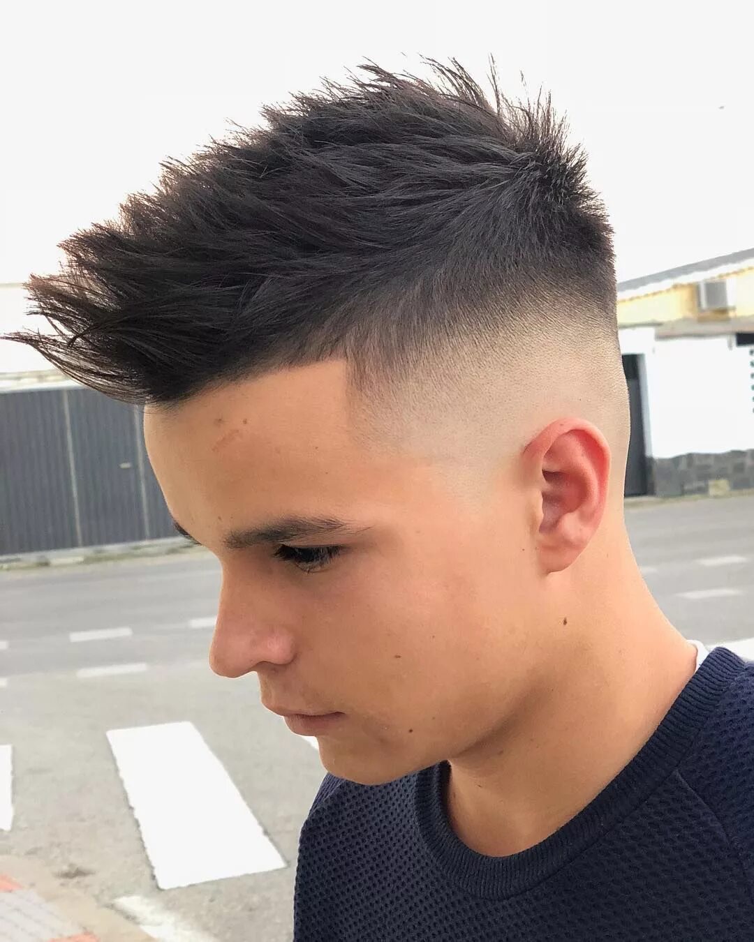 Quiff haircut стрижка. Квифф фейд. Молодежная стрижка мужская для подростков. Фейд, кроп, андеркат. Молодежная стрижка мужская для подростков.