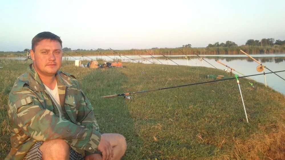 сальск фишинг. хороший улов на рыбалке. стрит фишинг великий новгород. девушка с карпом. рыбак арт.