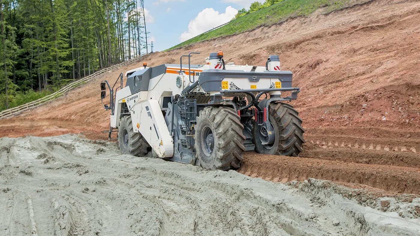 Ресайклер wirtgen wr 240. Стабилизация грунта строительство. Стабилизация грунта строительство. Стабилизация грунтов. Стабилизатор грунтов.