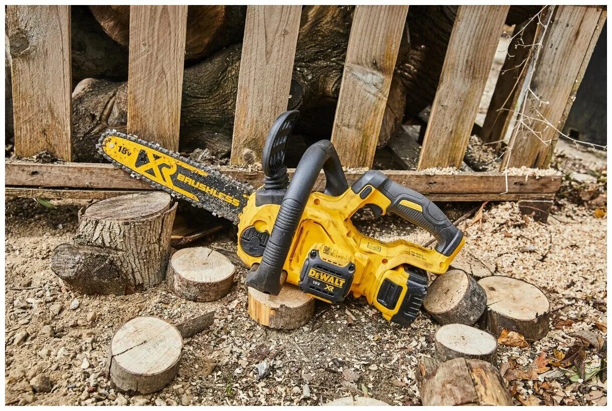 Аккумуляторная пила девольт. Dewalt dcm565. пила цепная аккумуляторная dewalt dcm565p1. dewalt xr 18 в dcm565n-xj. аккумуляторная цепная пила dewalt 18v.