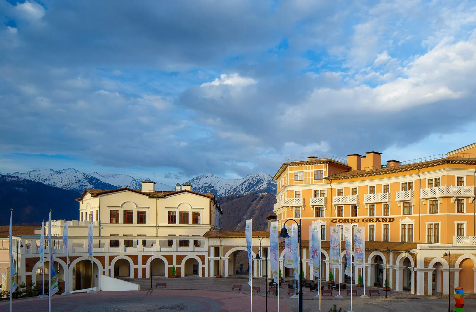 Горки солис сочи. Отель rixos красная поляна сочи 5*. Курорт красная поляна , эсто садок. Гостиница гранд горки город. Отель марриотт роза хутор.