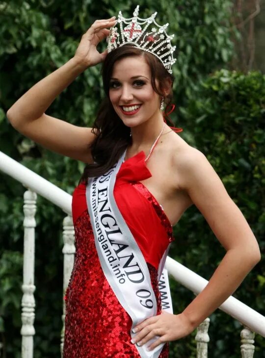 Алис лили маунтер англия. Мисс англия 2000г. Miss english. Красивые девушки англии. Люси крогдаль мисс англия.