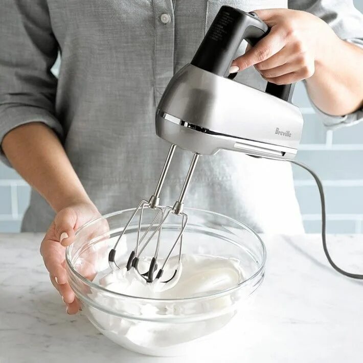 Блендером можно взбивать крем. Hand Mixer BS-6631. Breville планетарный миксер. Механический ручной миксер. Миксер кухонный погружной.