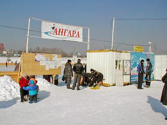 Каток на ледоколе ангара. Татышев каток. Татышев каток. Каток ледокол ангара иркутск. Каток на ледоколе ангара.