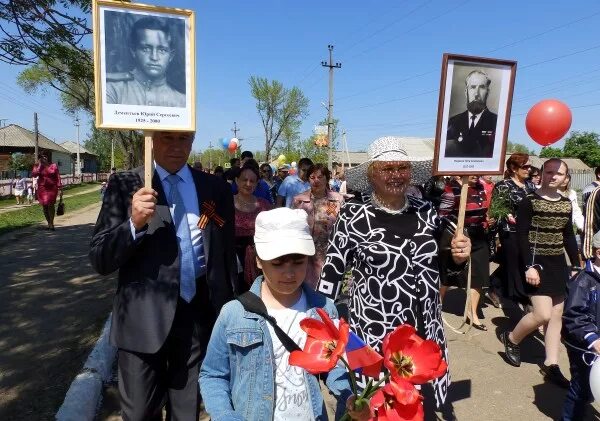 Объявление духовницкое в одноклассниках. 9 Мая в Духовницкое. Бессмертный полк с Козловка Питерский район Саратовская область. КПРФ Духовницкое. Теликовка Духовницкий район люди.