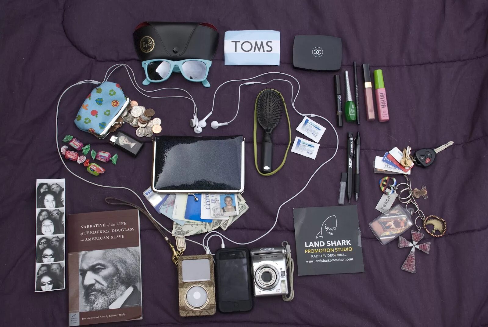 Stuff things. Things in my bag. what&#039;s in your bag. what in my bag. small things in my bag.