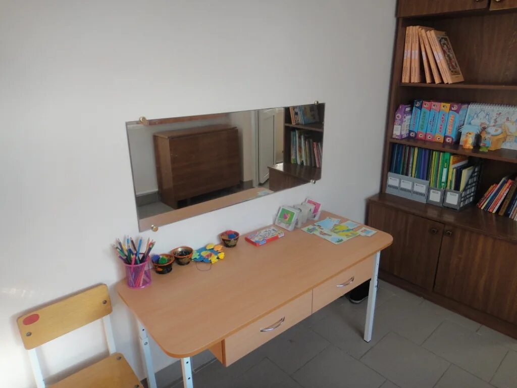 Аренда кабинета логопеда. Кабинет логопеда. Логопедический кабинет в квартире. Кабинет логопеда дефектолога. Оборудование частного логопедического кабинета.