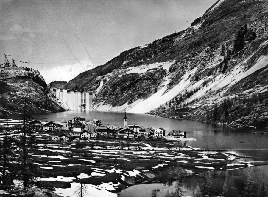 Затопленная долина реки 5. Tignes Франция плотина. Плотине Barrage de Tignes. Затопление Долины реки Изер. Затопление Долины реки Изер 1914.