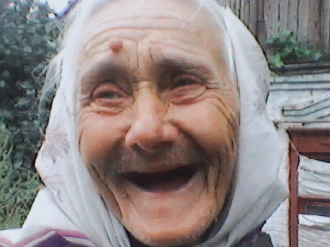 Бабушка с усиками. Голи бабушка. Бабушка баба галя. Фото бабы гали. Бабушка с усами.