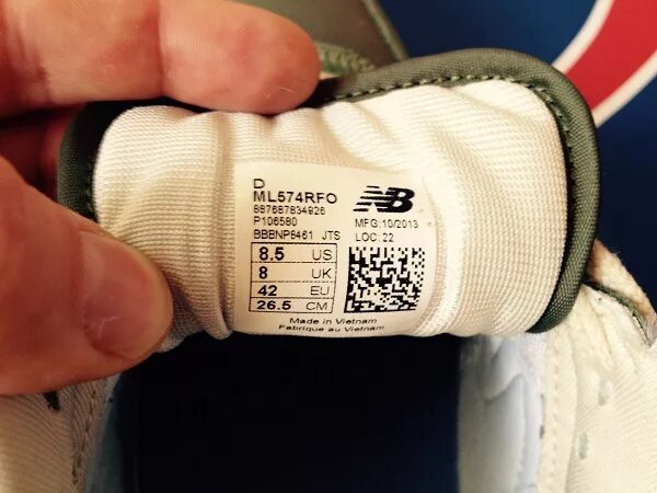 Как проверить new balance. New balance 574 бирка. бирка кроссовок new balance. new balance 550 бирка оригинал.