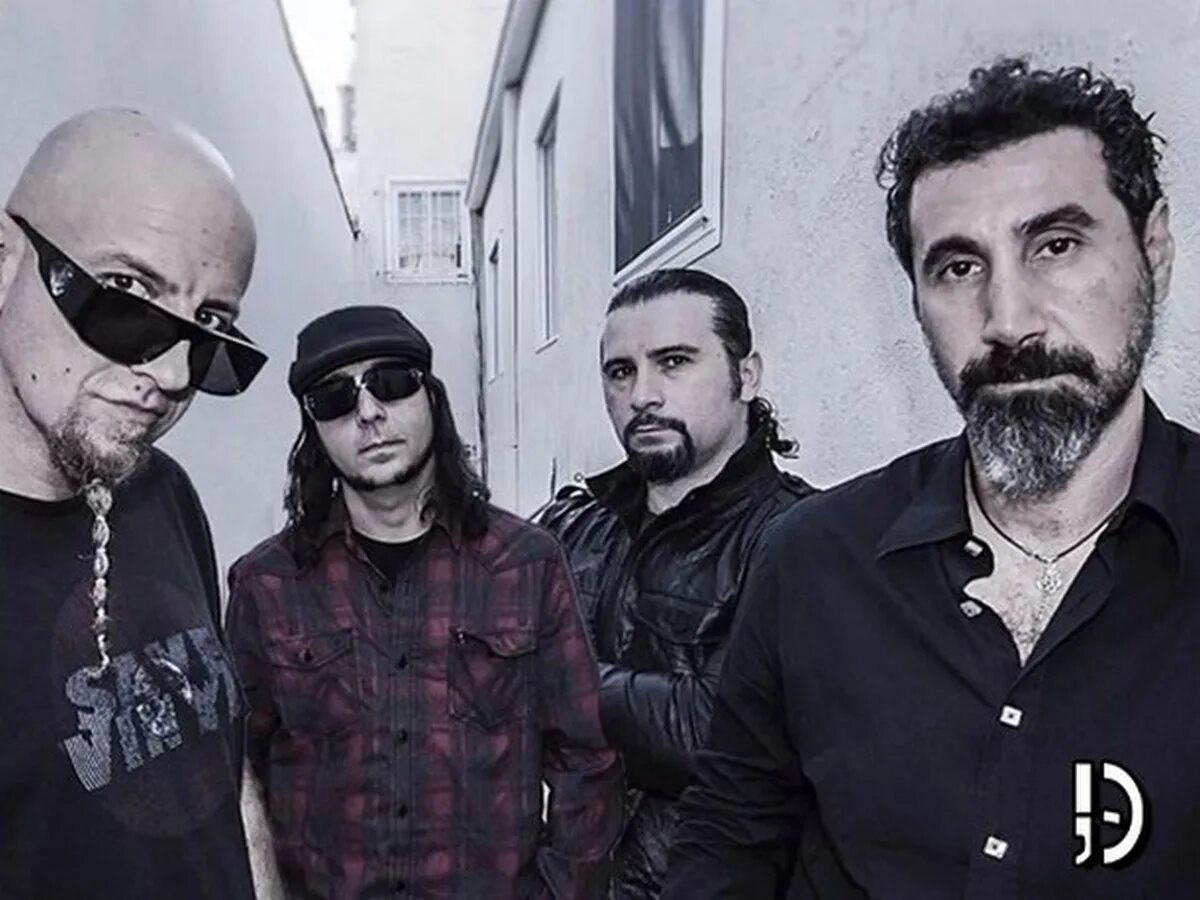 Группа System of a down. Группа System of a down 2022. Солист SOAD. Солист систем оф э давн.