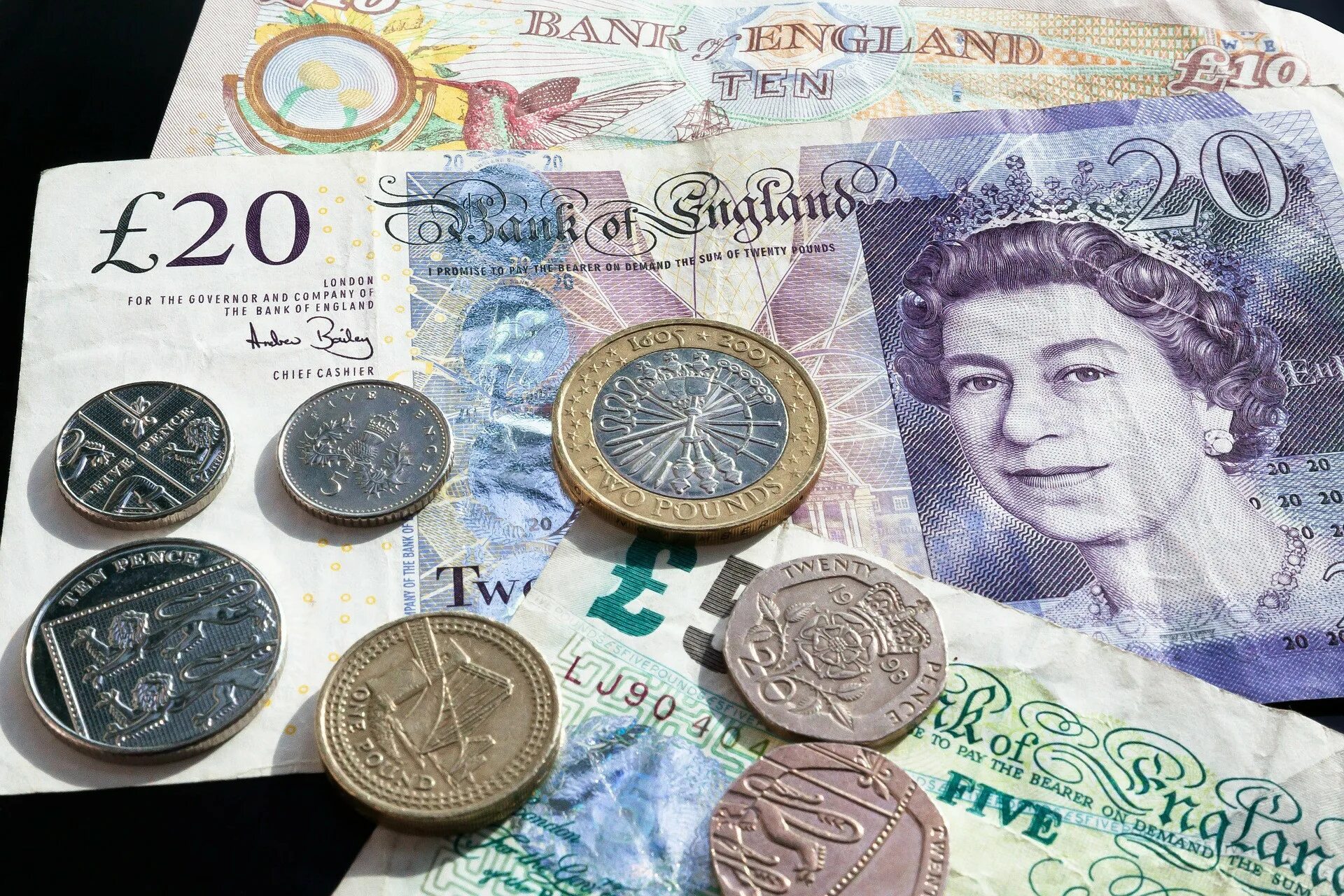 Britain money. Английские фунты стерлингов Соединенного королевства. Валюта фунт стерлингов. Великобританский фунт стерлингов. Валюта Англии 50 фунт стерлингов.