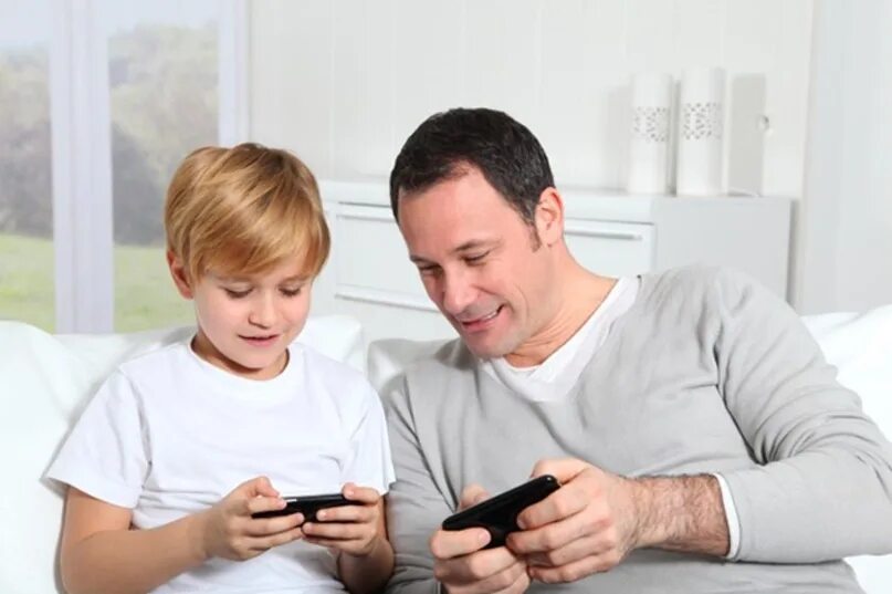 Toying with dad. Видеоигры отец и сын. папа играет с сыном. dad and son game. dad and son play toy.
