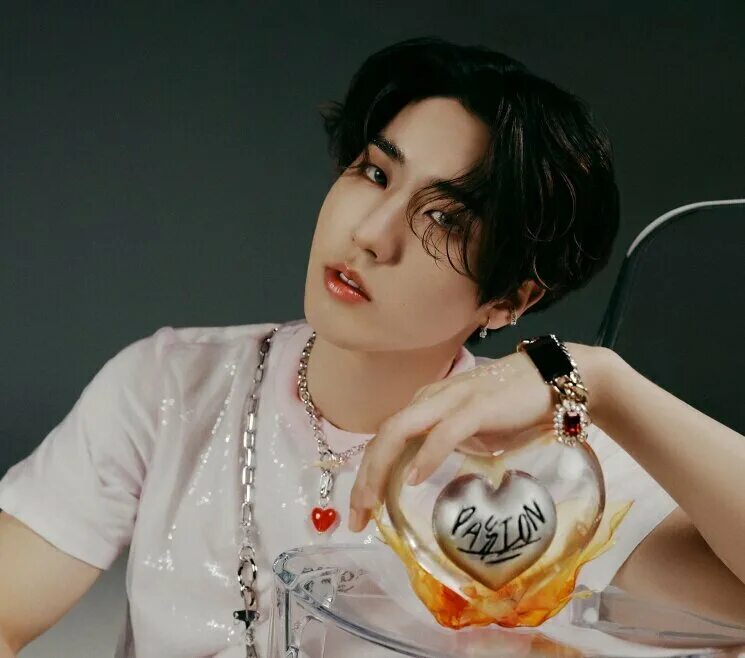 Сердца хана. Принц из холодного сердца. Хёнджин 2023. Frozen мужчина. Сердца хана.