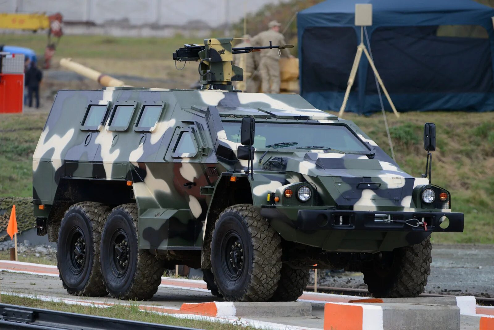 Военный новый техника и вооружение. BTR-4 APC. КАМАЗ-43269. Военная техника. Современная Военная техника.