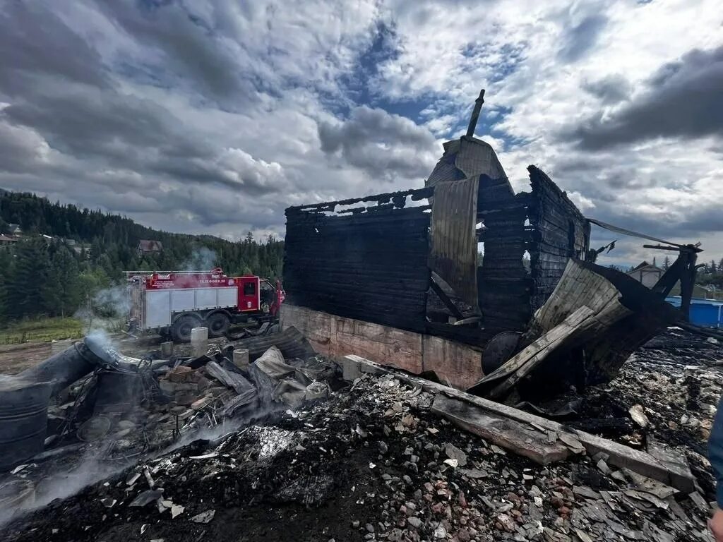 Событие в красноярском крае. Жаровск Курагинский район. Пожар фото. Пожар Курагинский район. Сгоревший дом.