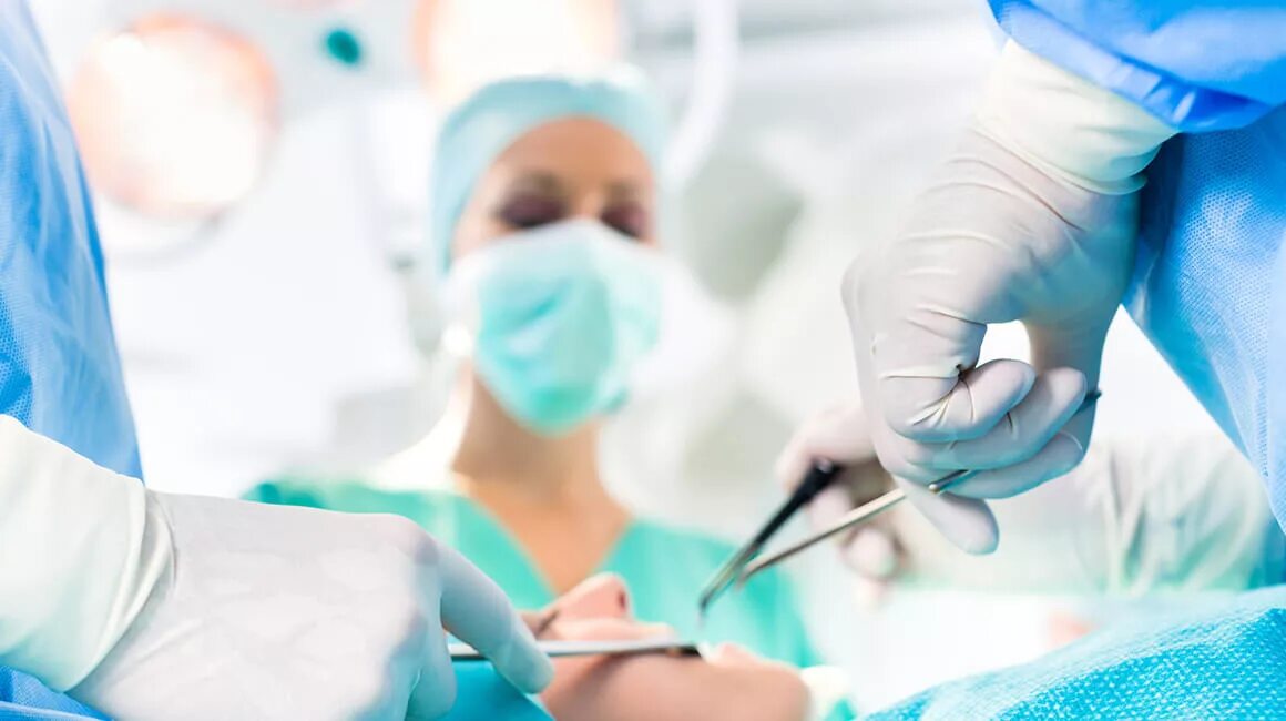 Стоматология ассистент. Имплантация всех зубов под наркозом. Стоматология под наркозом. Общий наркоз в стоматологии. Имплантация зубов под наркозом.