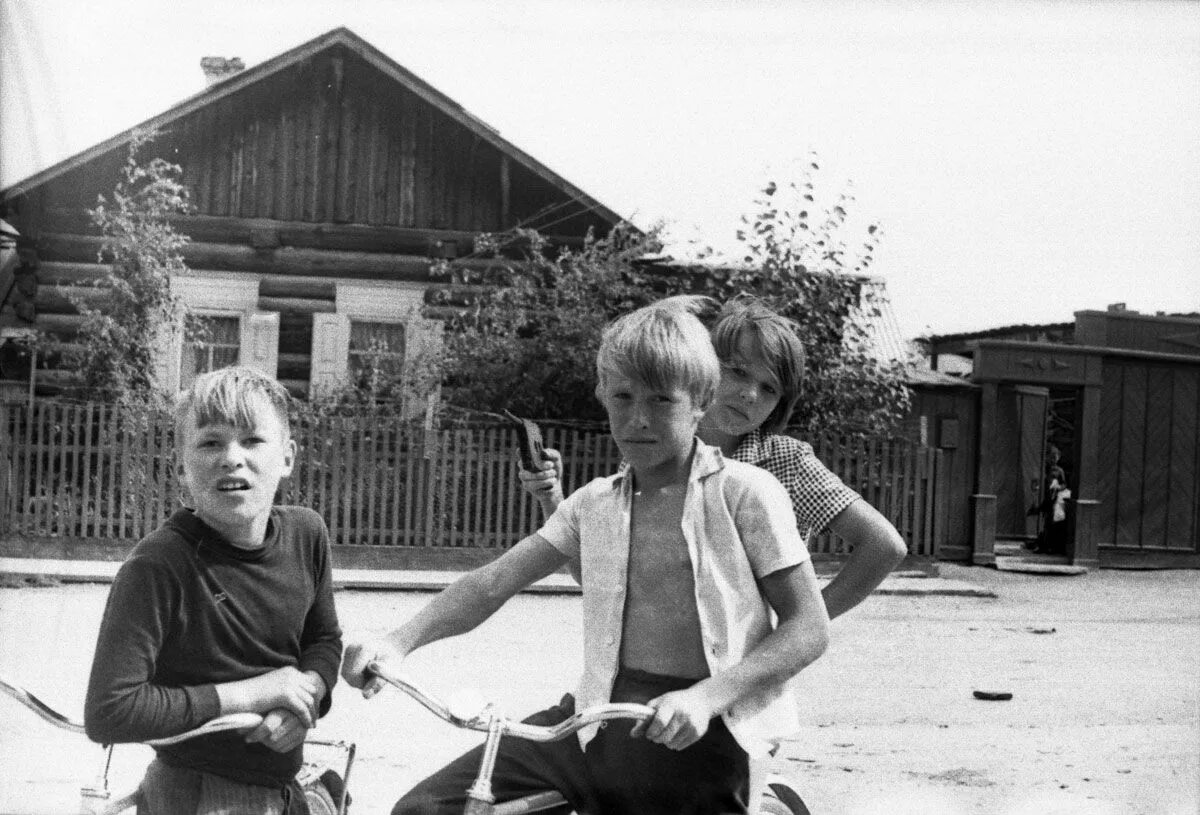 Детство в деревне СССР. Деревенские мальчишки. Лето в деревне советские. Советские дети летом.