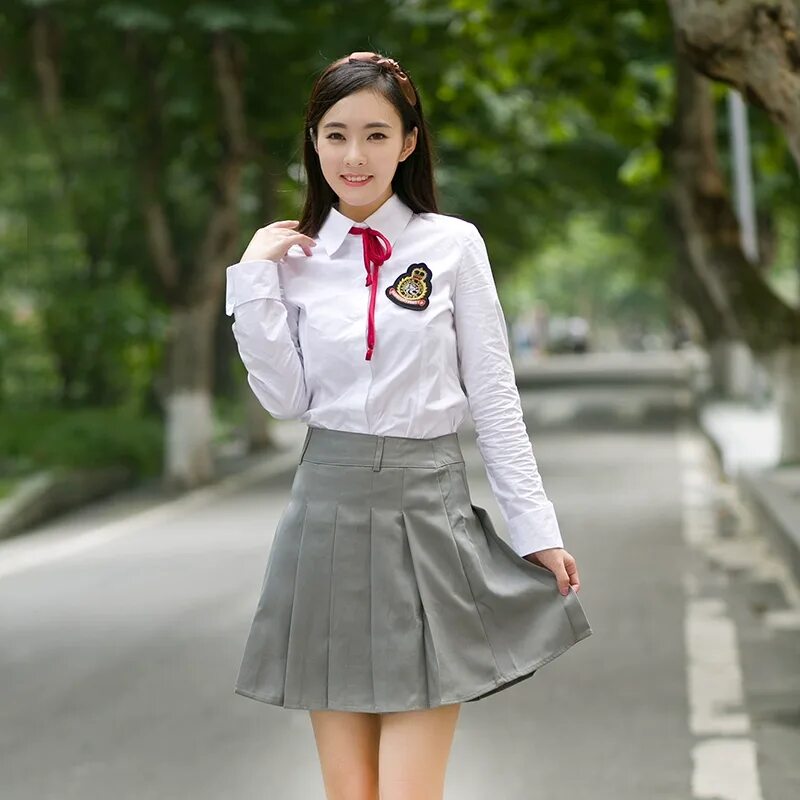 Японка в юбке. Одежда кореянок в школу. Японская юбка.