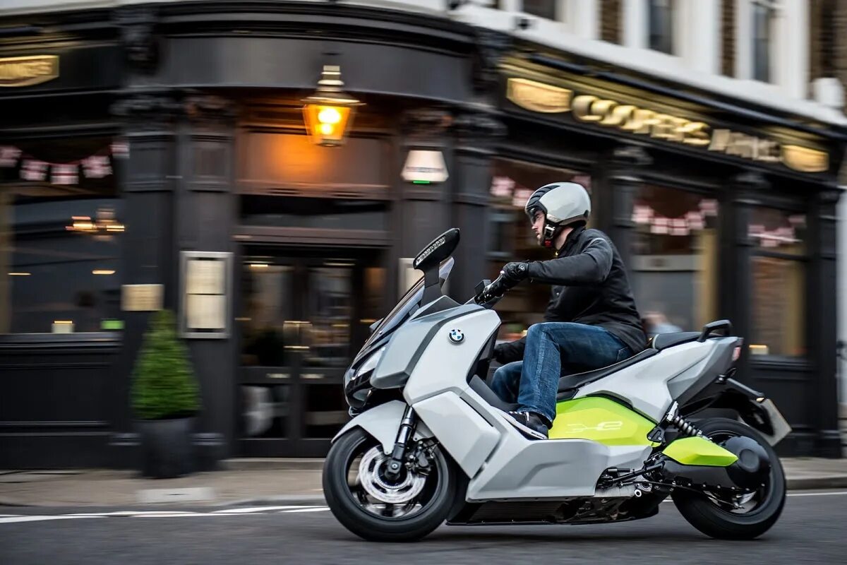 BMW Evolution Scooter. Городской мотоцикл. Городской мотик. Низкий мотоцикл. Скутер автомобильного