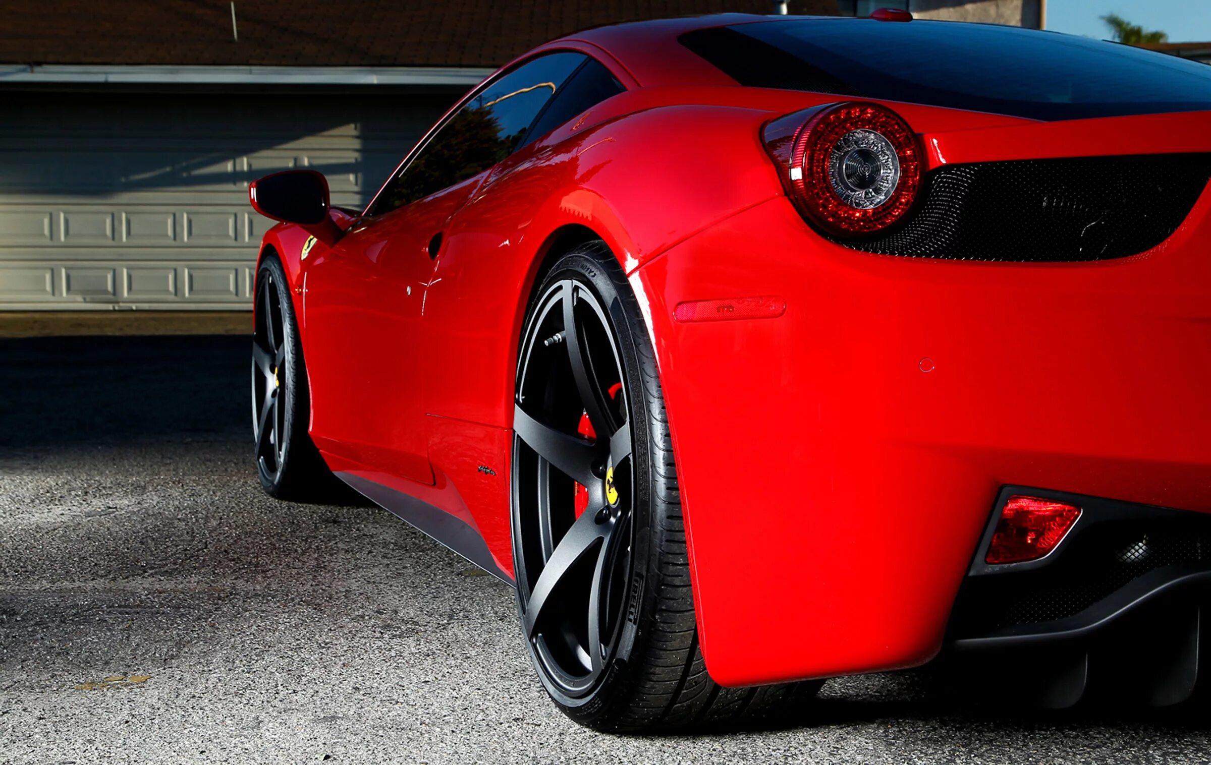 Бело красный автомобиль. Ferrari 458 Italia Vorsteiner. Ferrari 458 Italia красная. Феррари 458 Italia колёса. Ferrari 458 Italia фары.