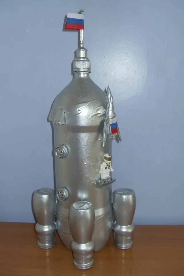 Ракета из бросового материала. Ракета из бутылки. Ракета из пластиковых бутылок. Космический корабль поделка.
