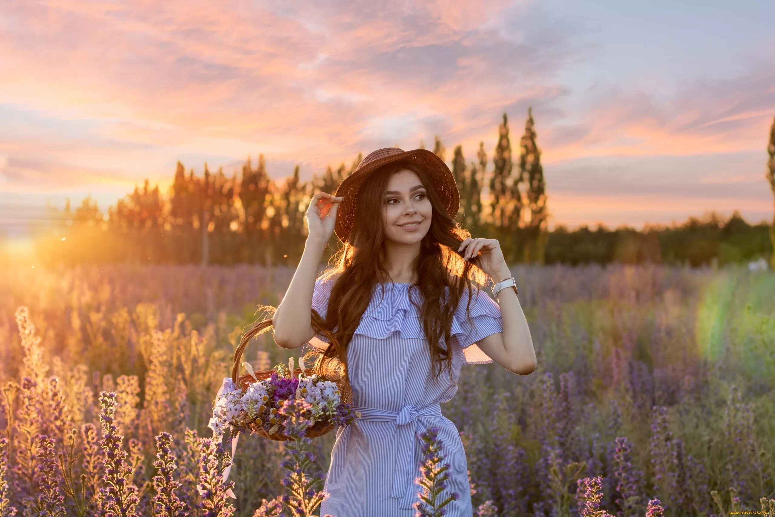 Фотосессия девушки на природе. Женский портрет на природе. Девочка на природе. Девушка улыбается лето.