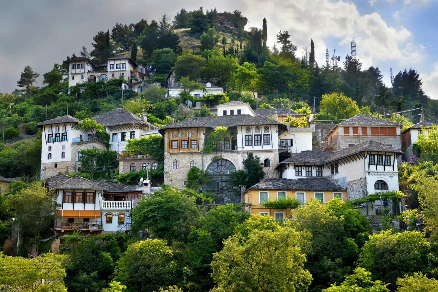 Gjirokastra албания. Есть страна албания. Сербия альпы. Есть страна албания. Деревня rougon франция.