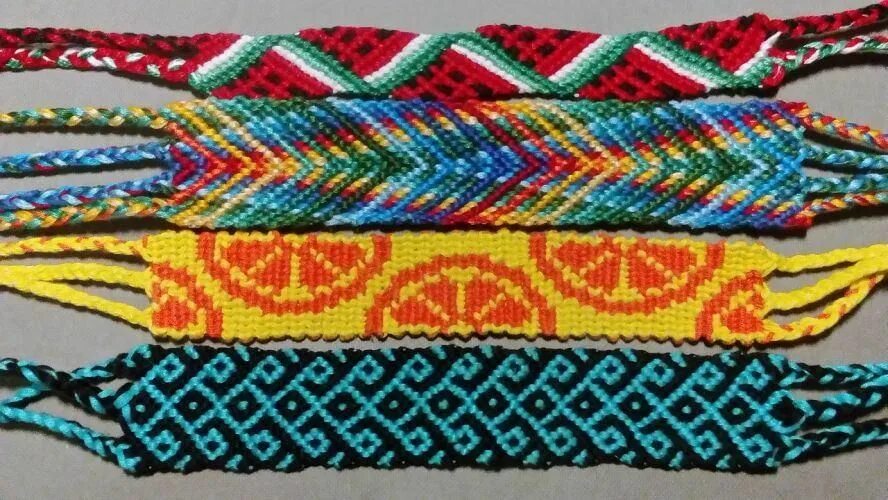 Конец фенечки. Фенечки 90. мужские фенечки из бисера. фенечка для мамы. фенечка 90-х.