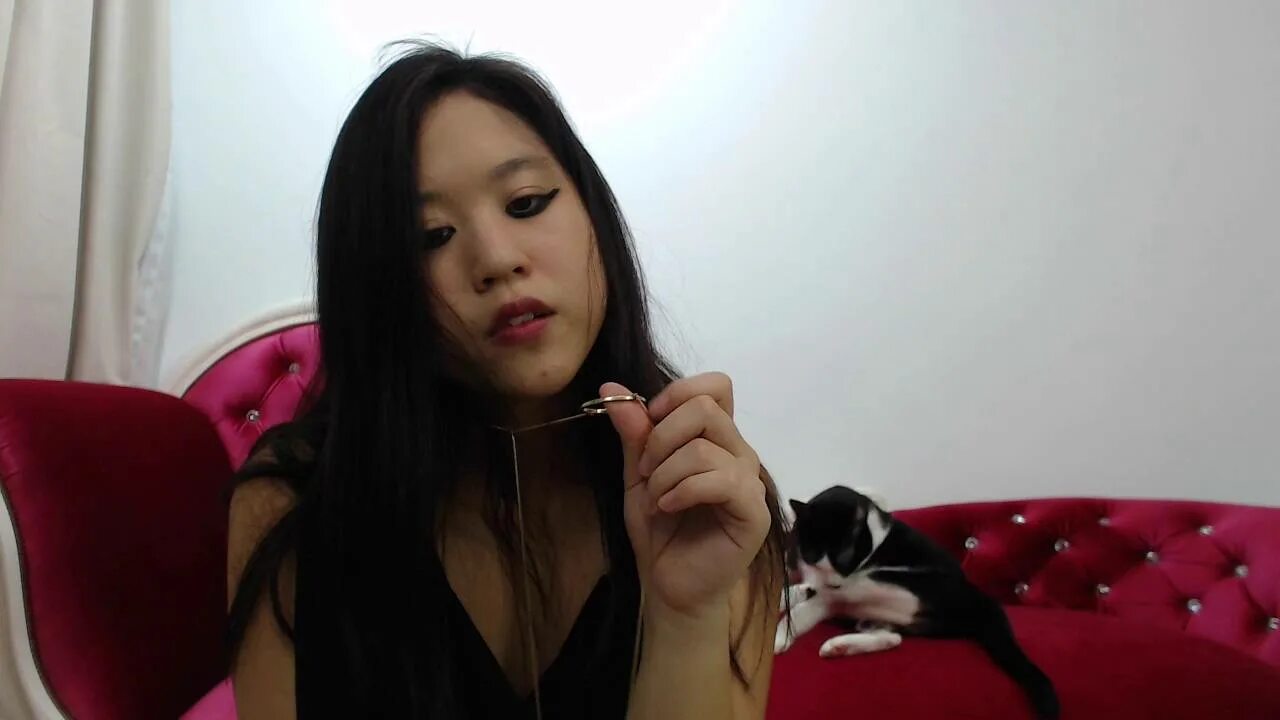 ASMR mistress. ASMR femdom. Femdom ASMR Chinese.