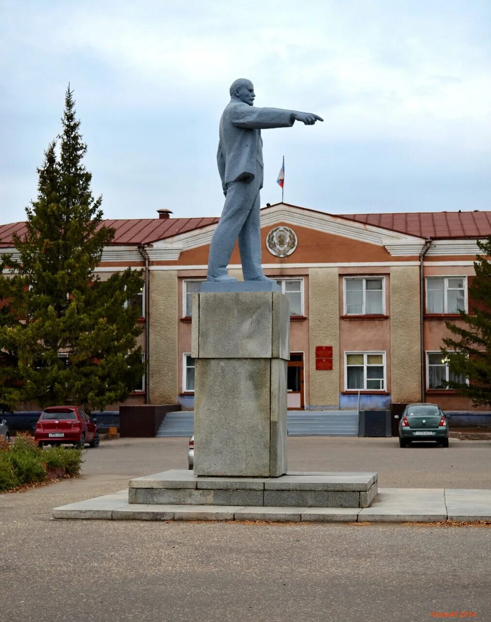 памятник ленину в рубцовске. статуя ленина рисунок. районный центр мамонтово памятник е. михайловка алтайский край михайловский район. площадь города рубцовск.