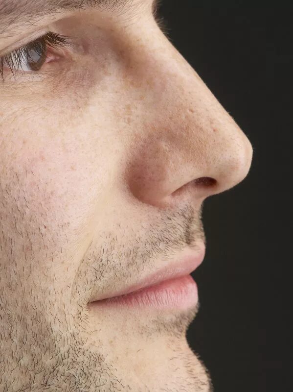 Тонкий прямой нос у мужчин