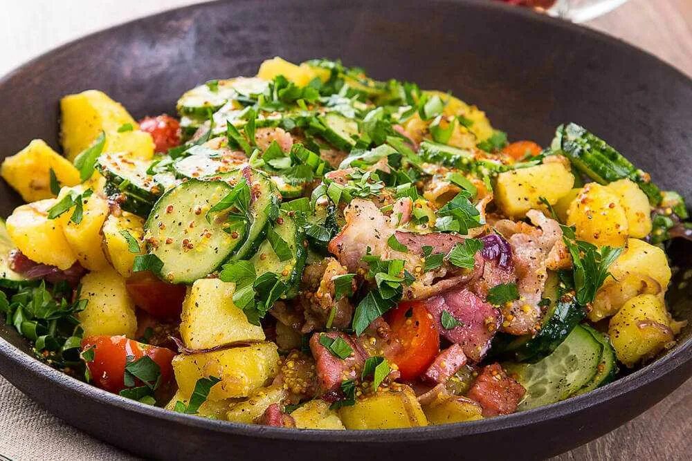 Блюдо с картошкой и овощами