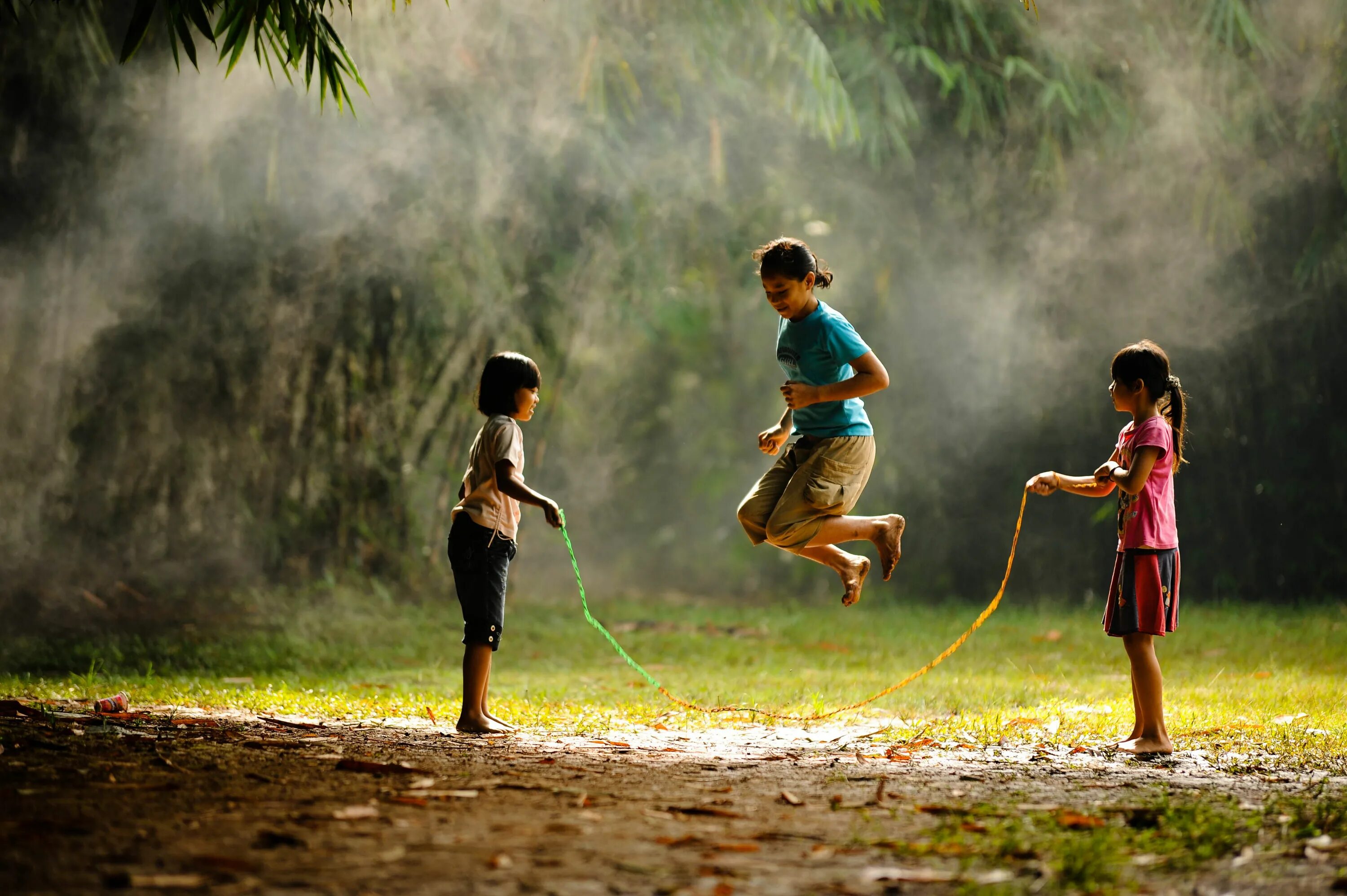 Permainan. Anak. Bermain game.