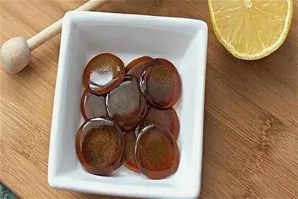 Жженый сахар от кашля в ложке
