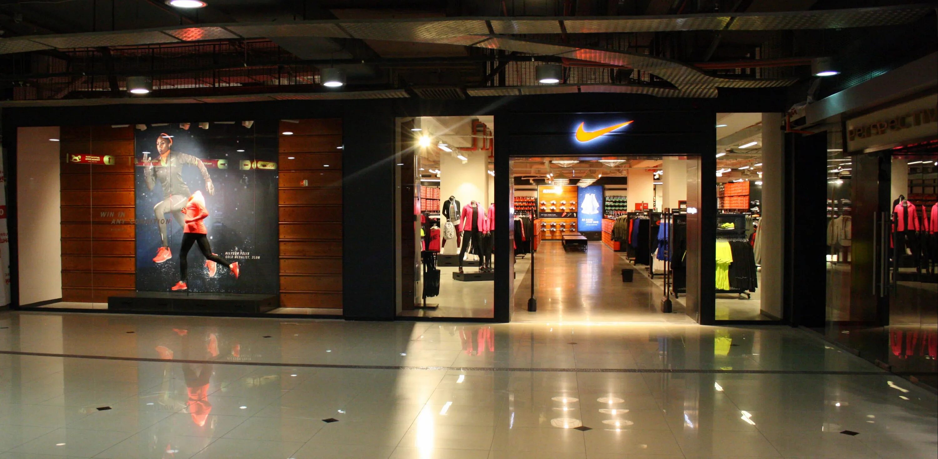 Найк Уфа Планета. Nike магазин. Магазин найк в Уфе. Магазин найк в Стамбуле. Найк уфа