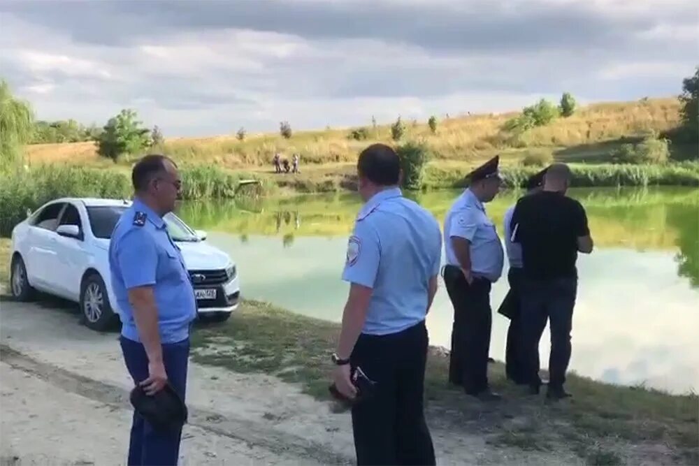 Дочка утонувшей. Винсады Ставропольский край. ЧП Ставропольский край. Три человека утонули в Жиздре. Авария в районе Кочубеевке Ставрополье.