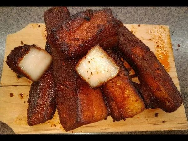 Сало копченое и шпик. Сало горячего копчения в марле. Сало после копчения. Сало горячего копчения. Сало после копчения.