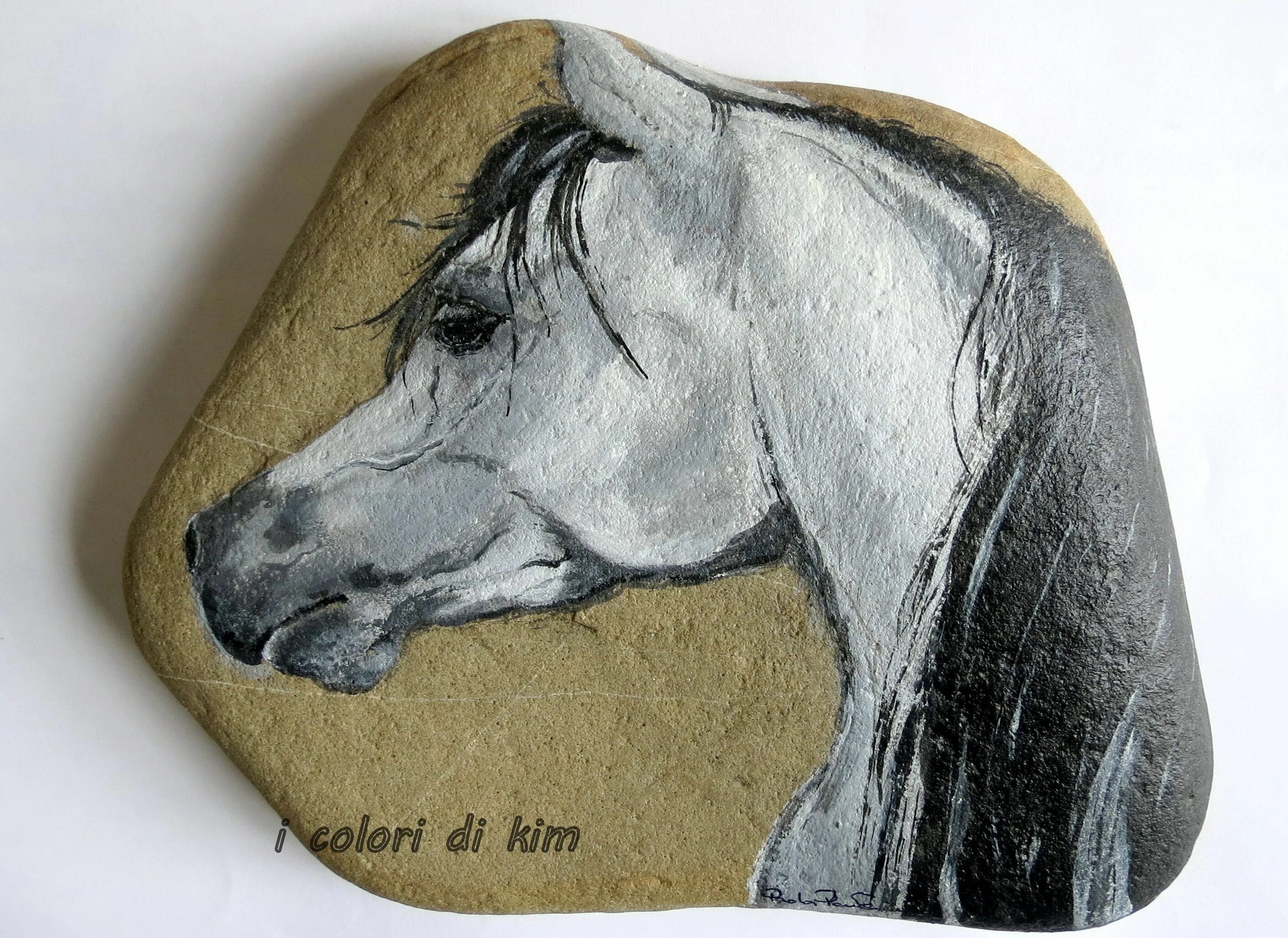 Год лошади камни. Роспись на камнях лошадь. Лошадка из камней. Рисунки на камнях лошадь. Камешка лошади.