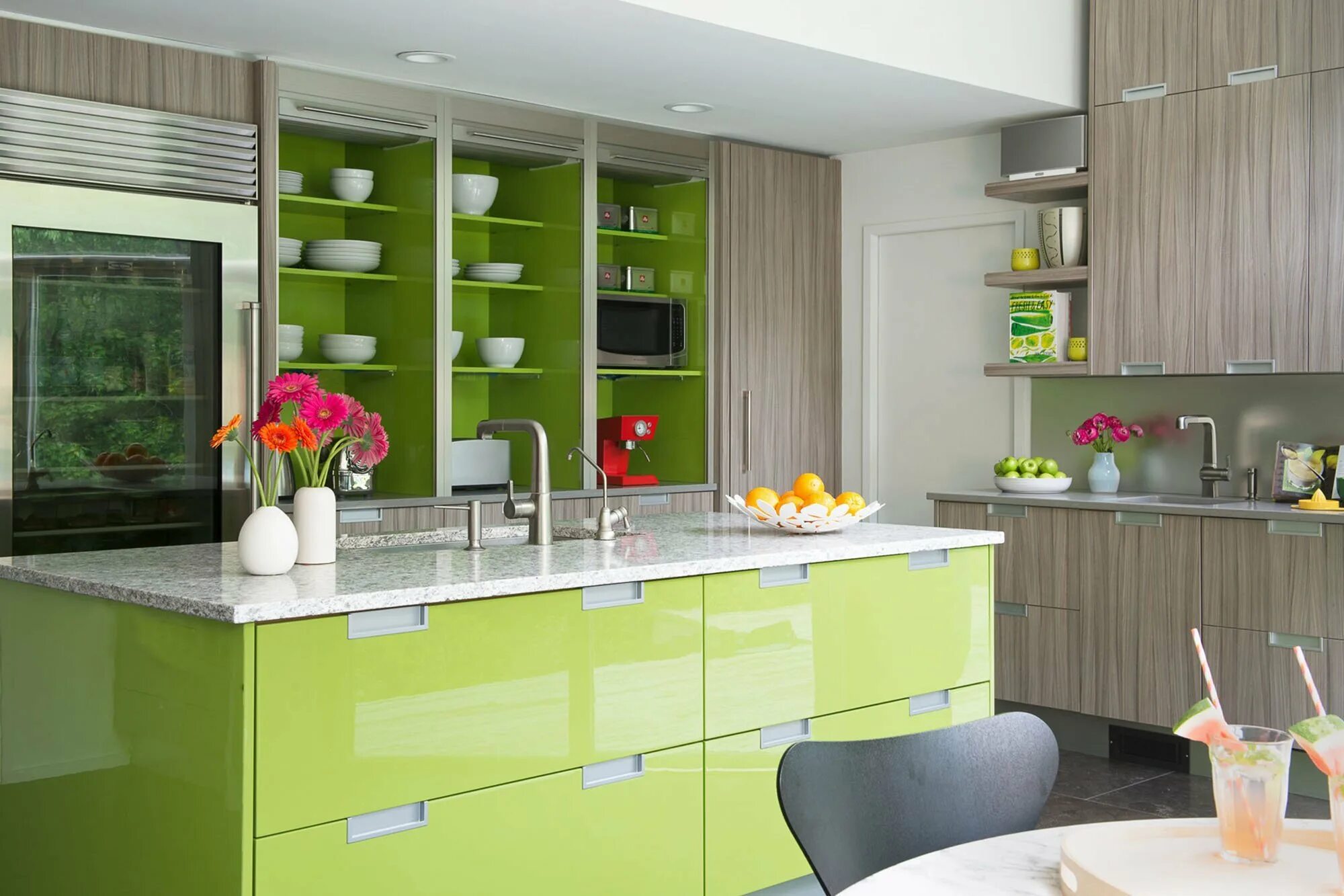 Какие цвета сочетаются на кухне. Интерьер кухни. Кухня в салатовом цвете. Кухня в зеленых тонах. Сочетание цветов на кухне.