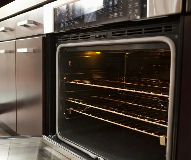 Когда можно открыть духовку. Человек в духовке. Открывает духовку. Фрателли онофри духовой шкаф. Когда можно открыть духовку.