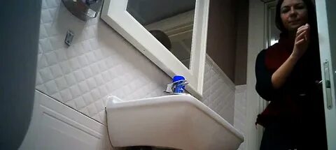 Снял на свою камеру женщину